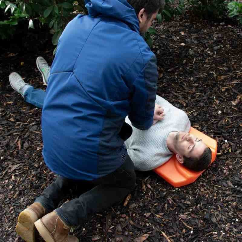 Reanimatieplank in gebruik