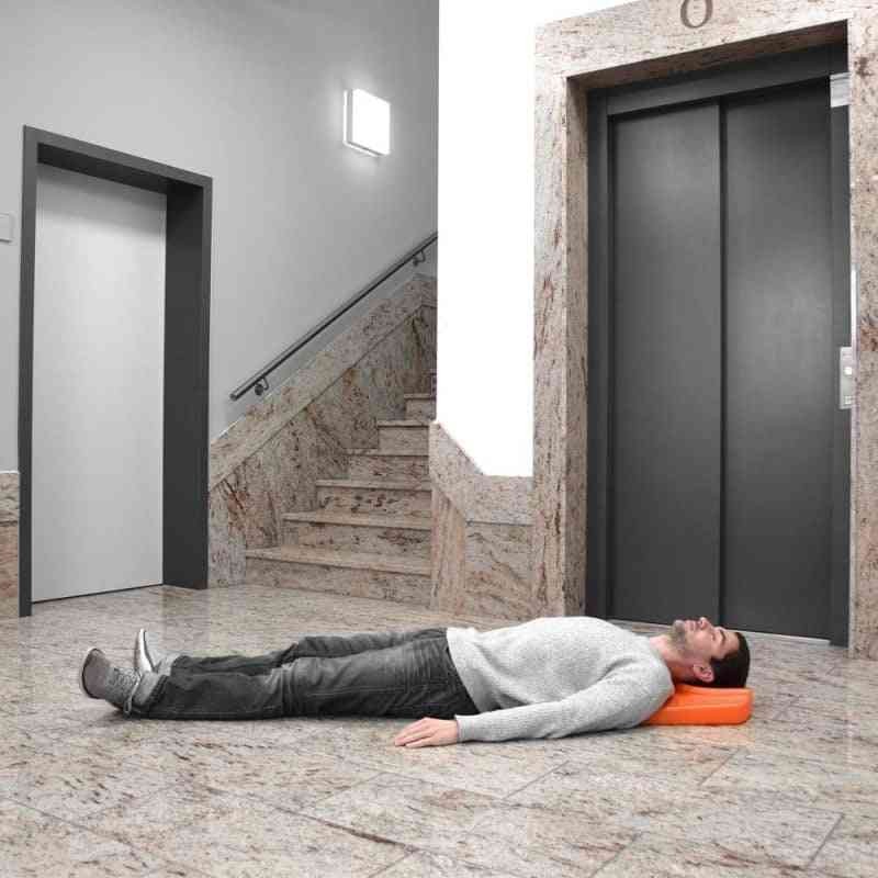 Reanimatieplank onder patiënt