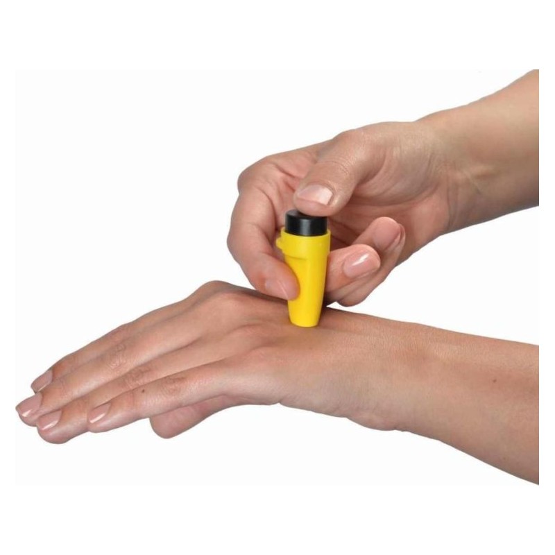 CarePlus Click Away Bite Relief in gebruik