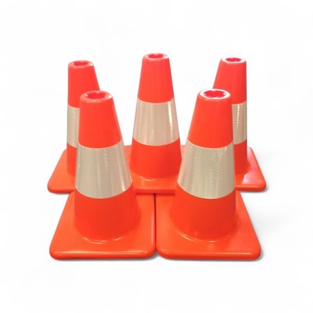 Set van 5 verkeerskegels. voor diverse doeleinden